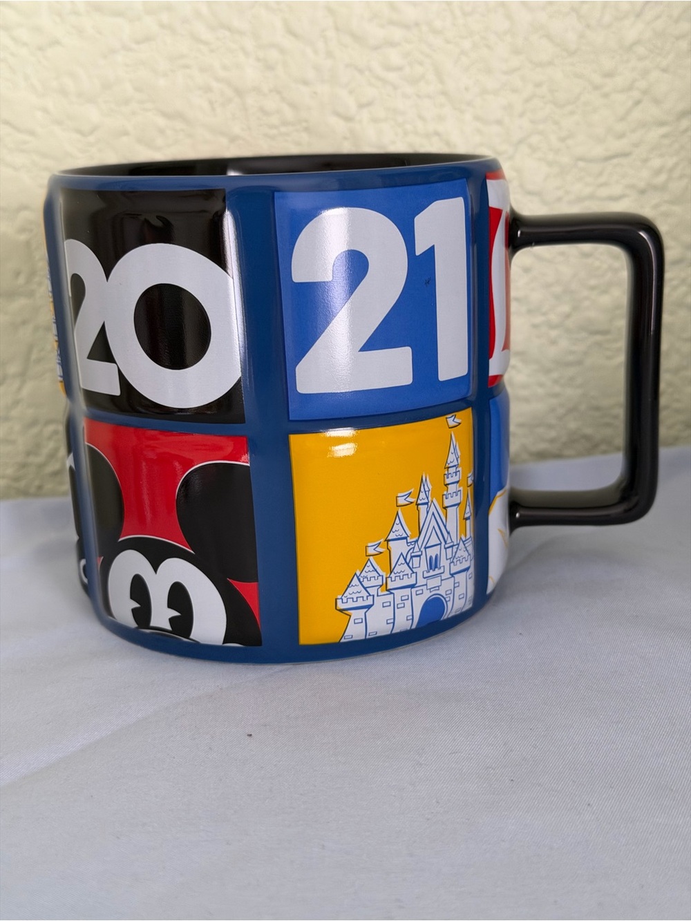 Disney Mickey & Friends ceramic coffee mug 18 oz